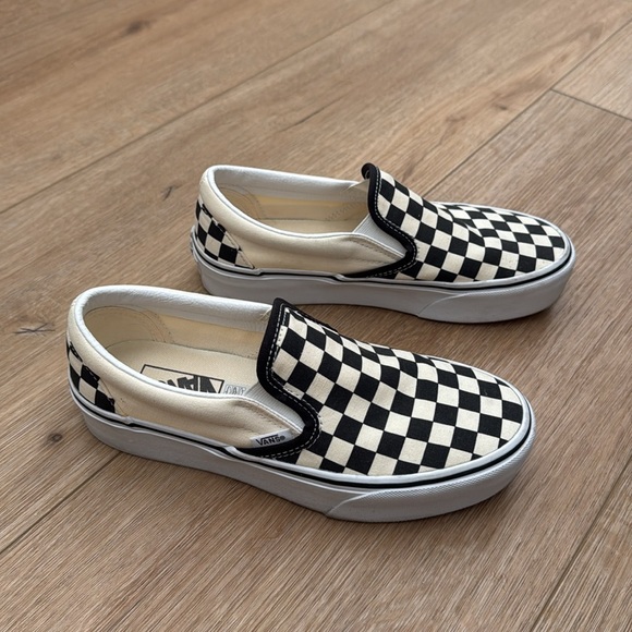 Vans Platforn Checker Slip Ons - Picture 2 of 4